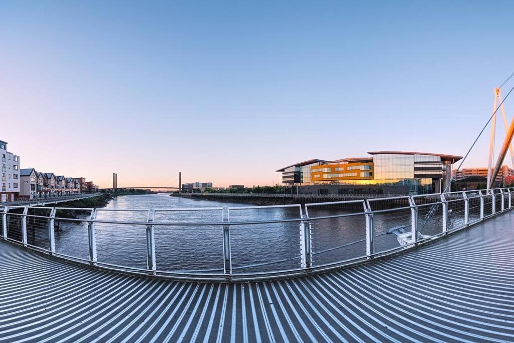 Luxury Riverfront Apartment Νιούπορτ Εξωτερικό φωτογραφία