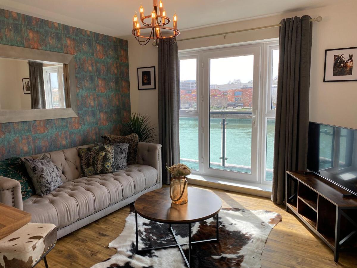 Luxury Riverfront Apartment Νιούπορτ Εξωτερικό φωτογραφία